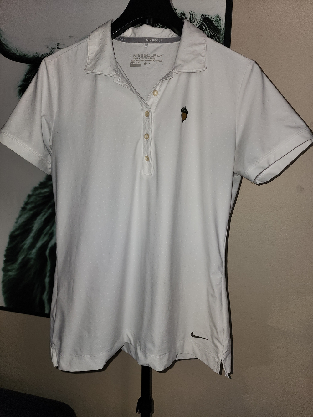 Nike White Short-Sleeve Women's Golf Polo with Embroidered Acorn